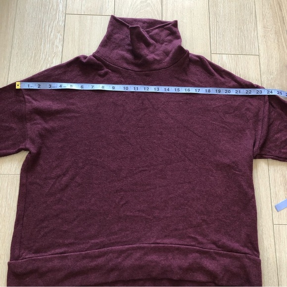 Aritzia Community Allora Turtleneck Long Sleeve Top in Maroon Size M - Picture 2 of 10